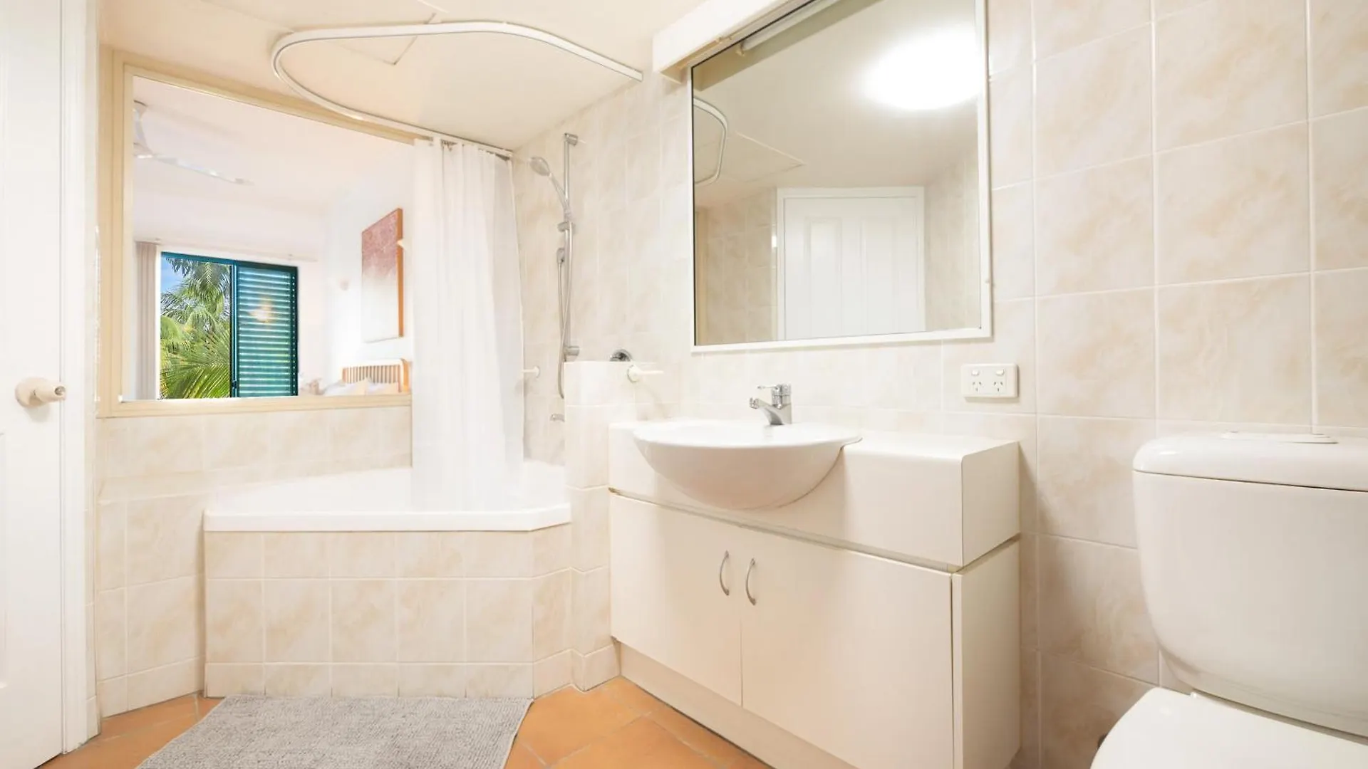 Reefside Escape Apartment Cairns 0*,  Australia