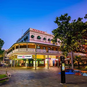 Hotel Hides, Cairns